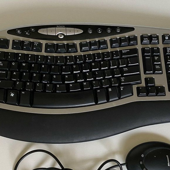 Microsoft Wireless Comfort Keyboard Model 1045 with Receiver EUC Tested Clean - Picture 3 of 5